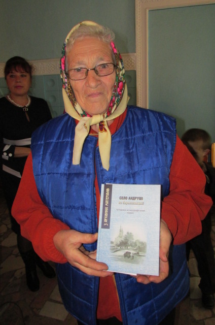 З книжкою IMG 8443